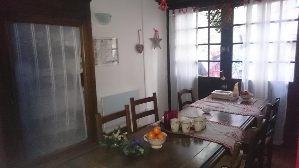 Chambre D'Hotes Chez Francoise Pérouges 外观 照片