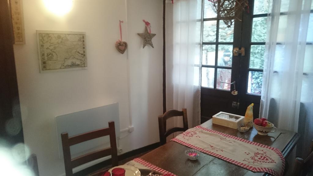 Chambre D'Hotes Chez Francoise Pérouges 外观 照片
