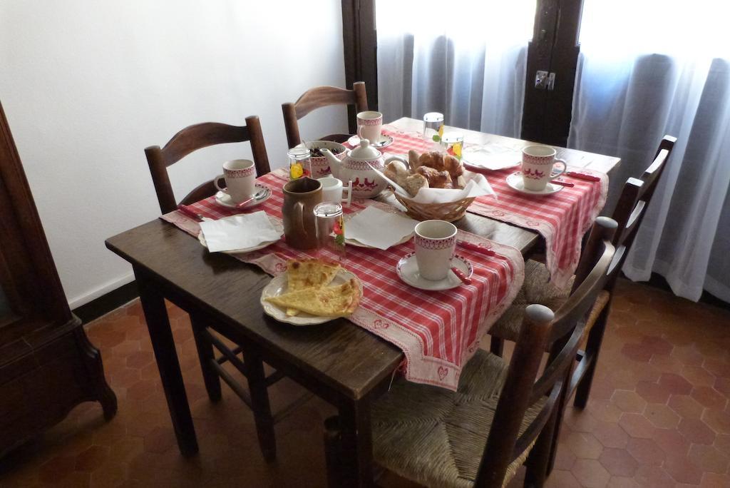 Chambre D'Hotes Chez Francoise Pérouges 外观 照片